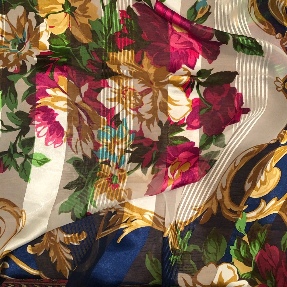 Echo Floral Scarf - Picture 2 of 4